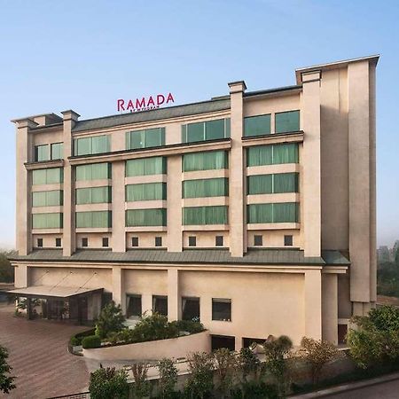 Ramada By Wyndham New Delhi Pitampura Hotel Exterior photo