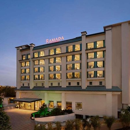 Ramada By Wyndham New Delhi Pitampura Hotel Exterior photo