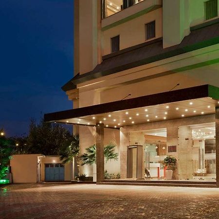 Ramada By Wyndham New Delhi Pitampura Hotel Exterior photo