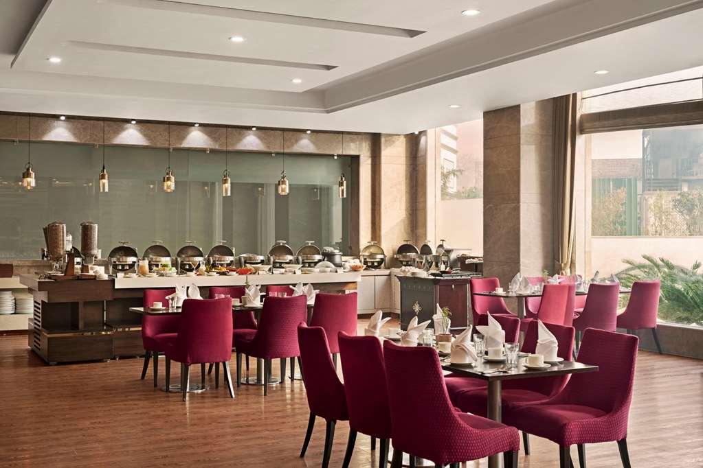 Ramada By Wyndham New Delhi Pitampura Hotel Restaurant photo