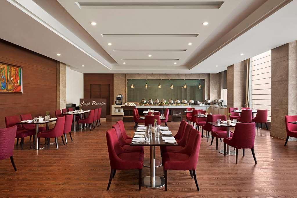 Ramada By Wyndham New Delhi Pitampura Hotel Restaurant photo